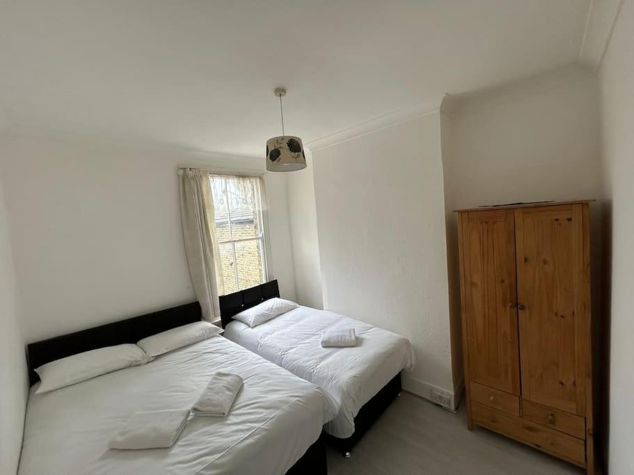 East London 2 Bedroom Flat Exteriör bild
